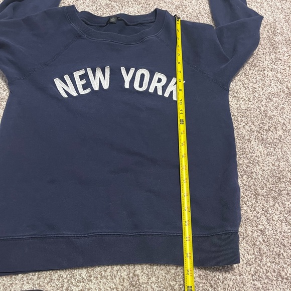 J.Crew “New York” Navy Crewneck Sweatshirt Small Preppy NYC Graphic Pullover - Picture 4 of 7